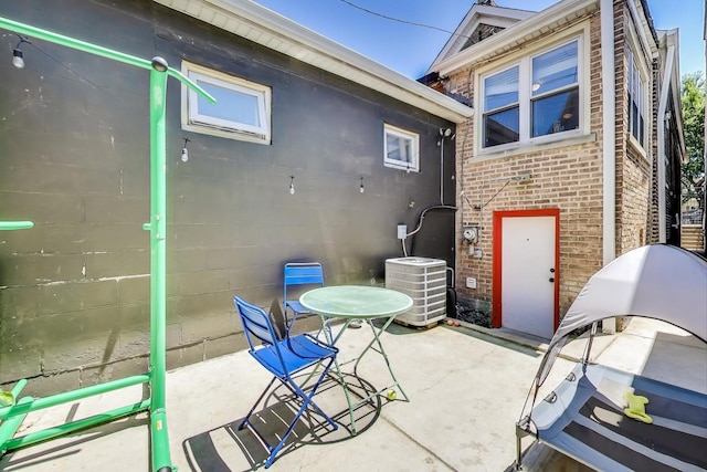 2150 W Coulter St, Chicago, IL 60608 - view of patio