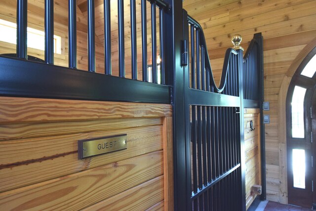7N230 Sims Ln, Saint Charles, IL 60175 - view of horse barn