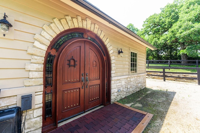 7N230 Sims Ln, Saint Charles, IL 60175 - entrance to property with stone siding