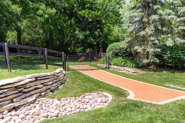 7N230 Sims Ln, Saint Charles, IL 60175 - surrounding community with a gate