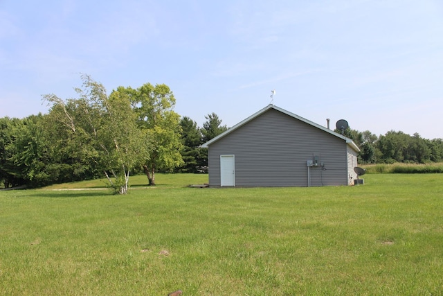 16666 Carle Springs Rd, Wapella, IL 61777 - view of grassy yard featuring a detached garage