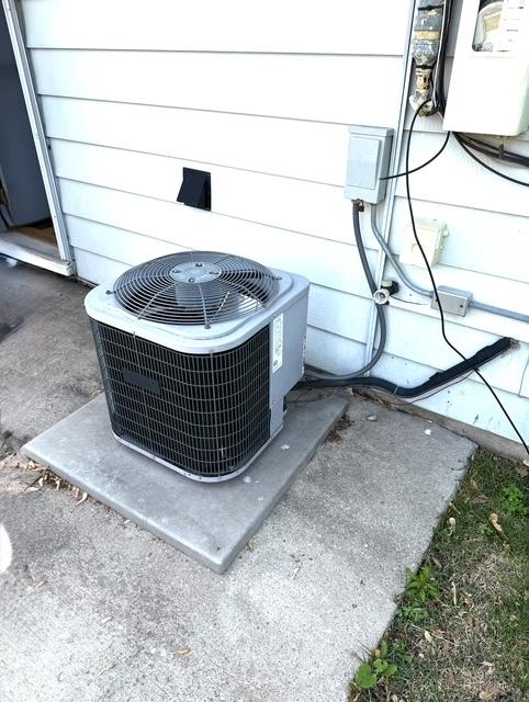 300 Notre Dame Ave, Joliet, IL 60436 - exterior view of a central AC unit