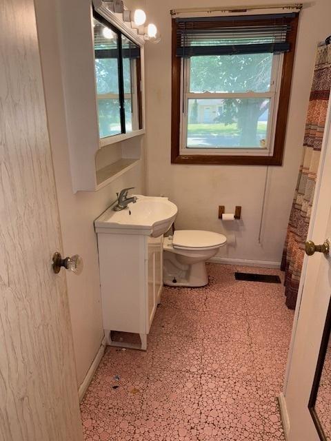 300 Notre Dame Ave, Joliet, IL 60436 - bathroom featuring vanity and curtained shower