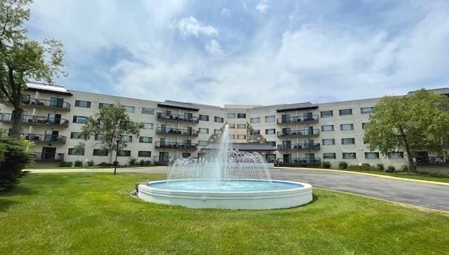 6700 S Brainard Ave Unit 223, Countryside, IL 60525 - view of community with a yard