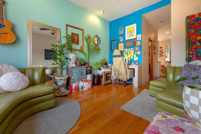 530 N Ashland Ave, Chicago, IL 60622 - living room featuring wood finished floors and recessed lighting