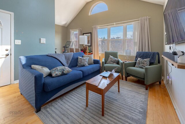 530 N Ashland Ave, Chicago, IL 60622 - living area featuring light wood-type flooring and lofted ceiling