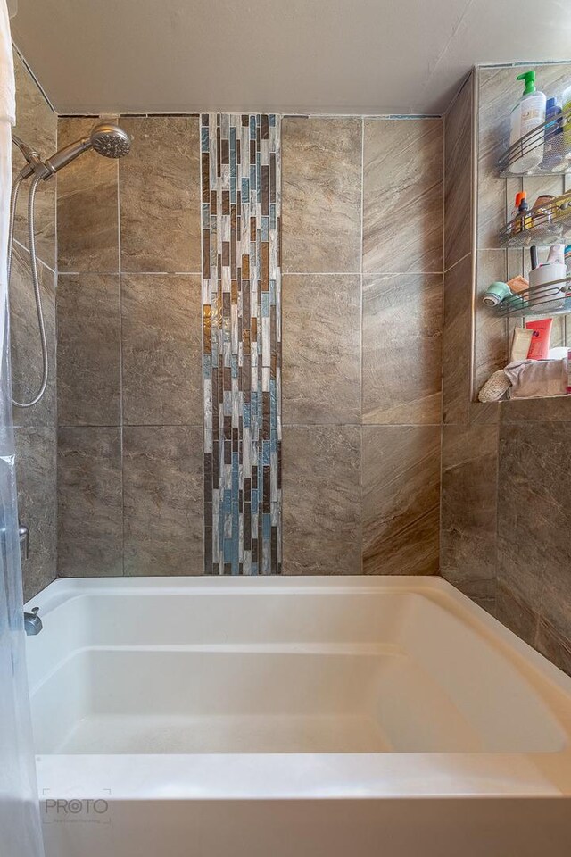530 N Ashland Ave, Chicago, IL 60622 - bathroom with a shower and a bath