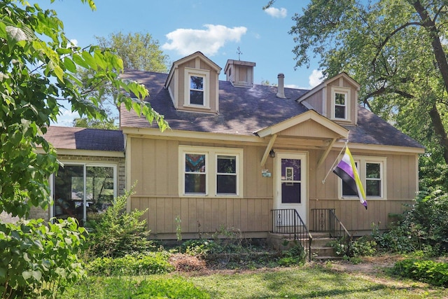 9 Arlington Rd, Fox Lake, IL 60020 - view of front of property with roof with shingles