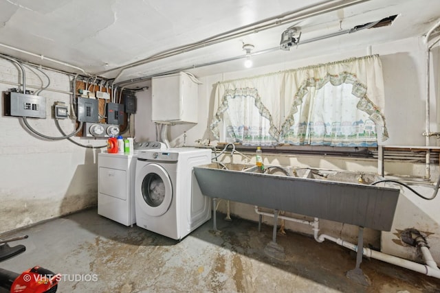 6208 N Artesian Ave, Chicago, IL 60659 - laundry area with washing machine and dryer