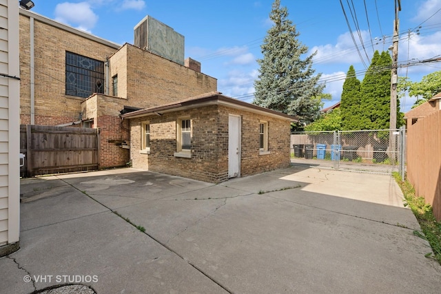 6208 N Artesian Ave, Chicago, IL 60659 - view of patio