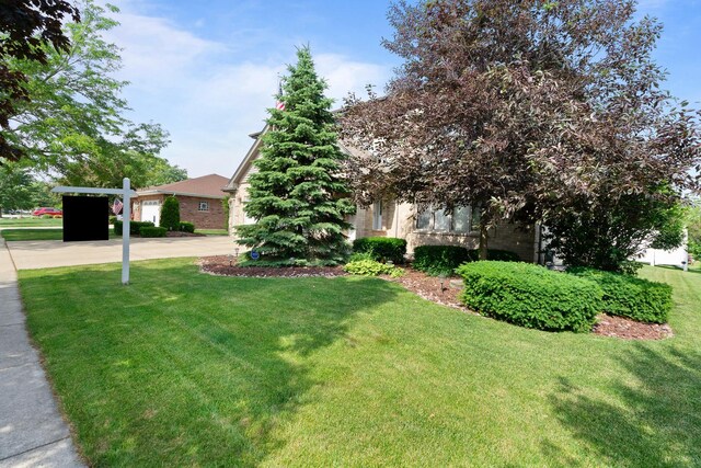 17815 Iroquois, Tinley Park, IL 60477 - view of front facade with a front lawn and driveway