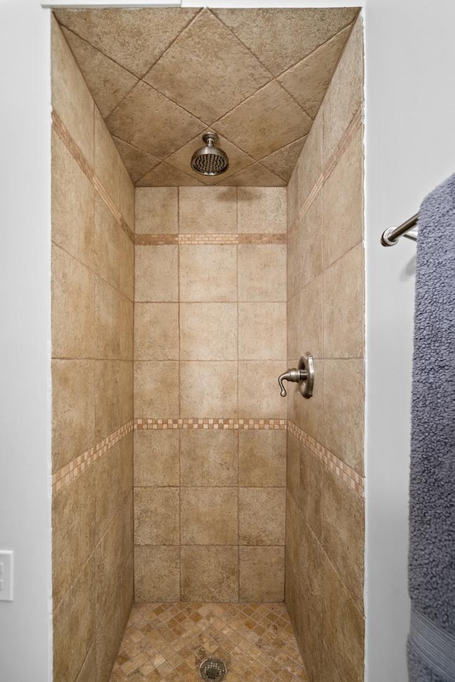 6401 W Home Ave Unit 6A, Worth, IL 60482 - full bathroom featuring tiled shower