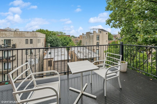 639 W Briar Pl Unit 4W, Chicago, IL 60657 - view of balcony