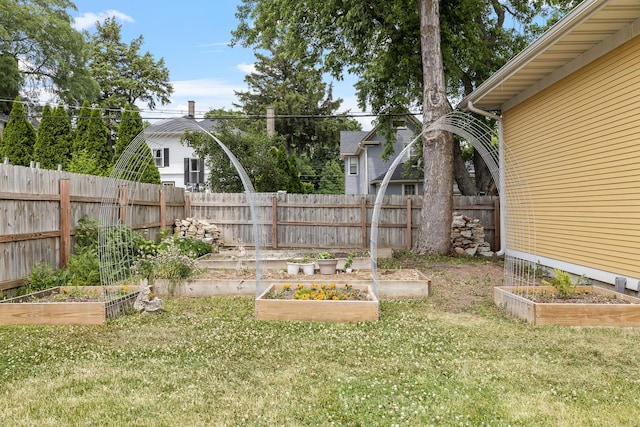 557 Garfield Ave, Aurora, IL 60506 - view of yard with a garden