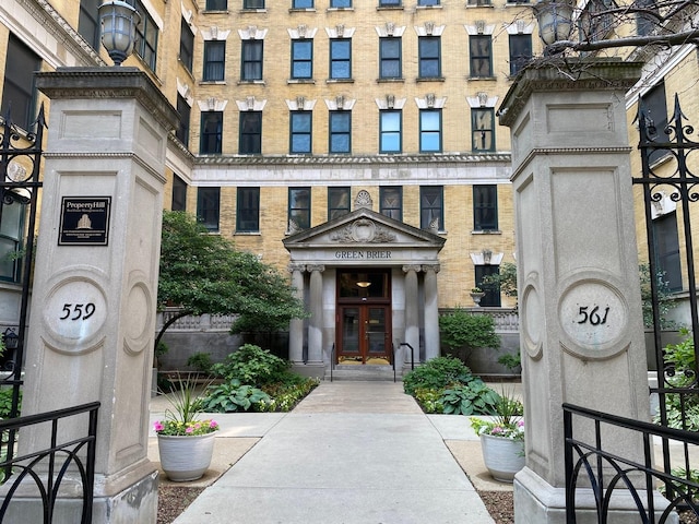 559 W Surf St Unit 101, Chicago, IL 60657 - doorway to property with french doors