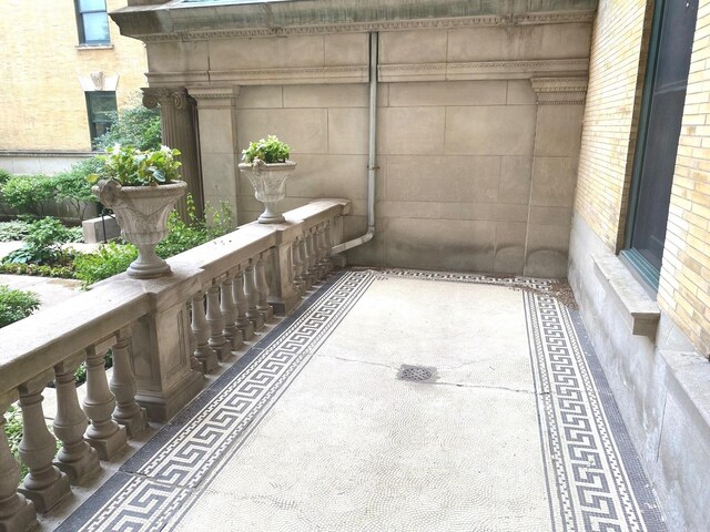 559 W Surf St Unit 101, Chicago, IL 60657 - view of balcony