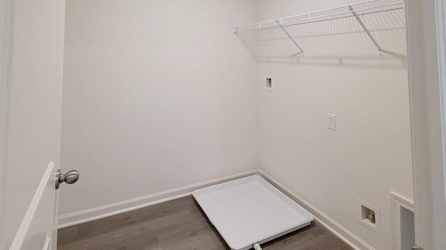 11300 Wildridge Ln, Huntley, IL 60142 - washroom featuring hookup for a washing machine and wood finished floors