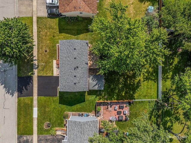 2211 Birchwood Pkwy, Woodridge, IL 60517 - drone / aerial view