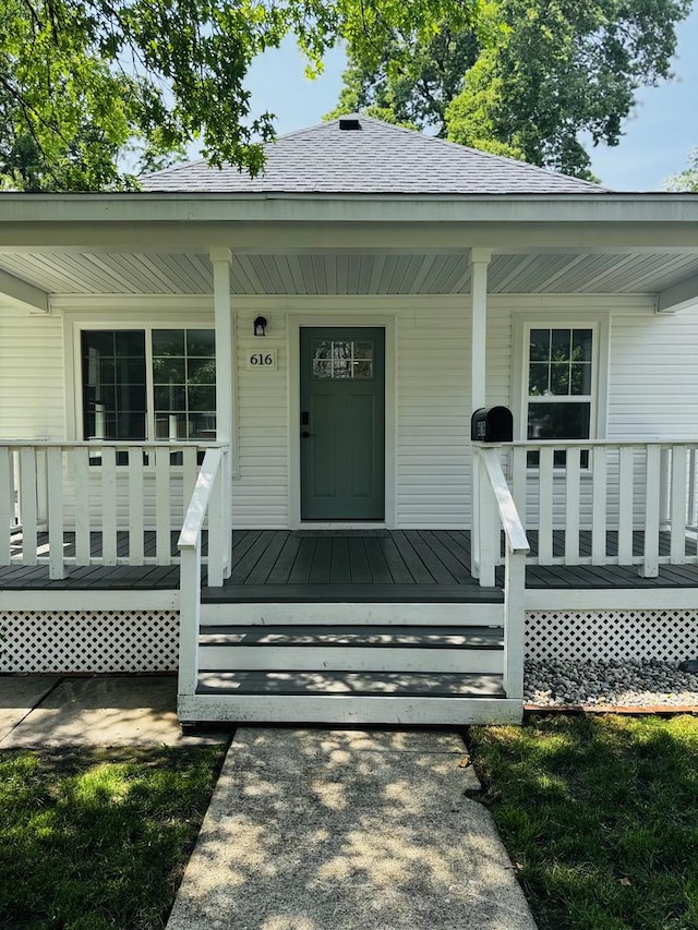 616 N Everett St, Streator, IL 61364 - doorway to property with a porch and roof with shingles
