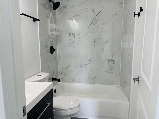 616 N Everett St, Streator, IL 61364 - bathroom with vanity and  shower combination