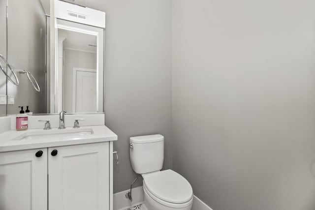 4133 N Kenmore Ave Unit 2S, Chicago, IL 60613 - bathroom with vanity and crown molding