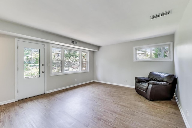 471 Highcrest Dr, Wilmette, IL 60091 - unfurnished room featuring plenty of natural light and wood finished floors