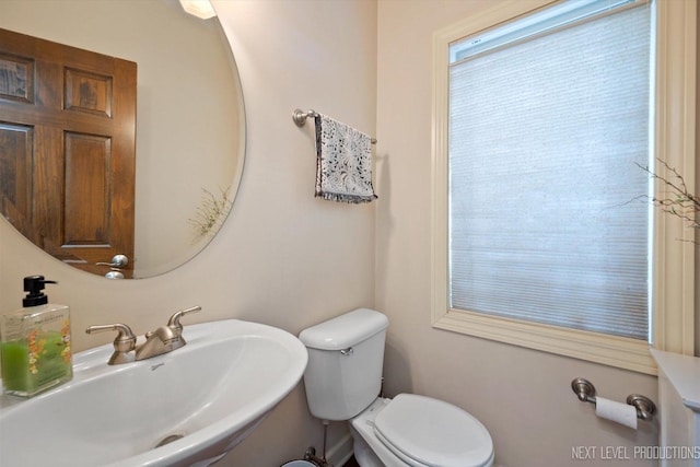 7N107 Hastings Dr, Saint Charles, IL 60175 - half bath with a sink and toilet