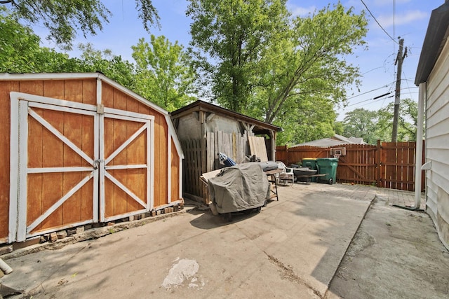 525 Munroe St, Joliet, IL 60436 - view of patio / terrace featuring a storage unit and a gate