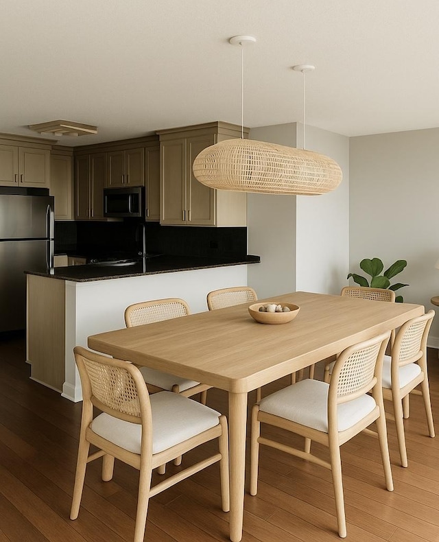 2 E Erie St Unit 3106, Chicago, IL 60611 - dining area with light wood-style floors