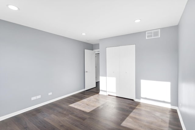 8 Cheswick Ct, Schaumburg, IL 60194 - unfurnished bedroom with recessed lighting, wood finished floors, and a closet
