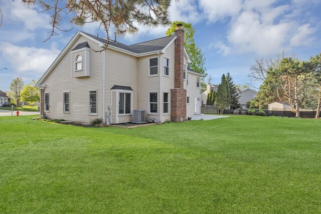8 Cheswick Ct, Schaumburg, IL 60194 - rear view of property featuring a chimney