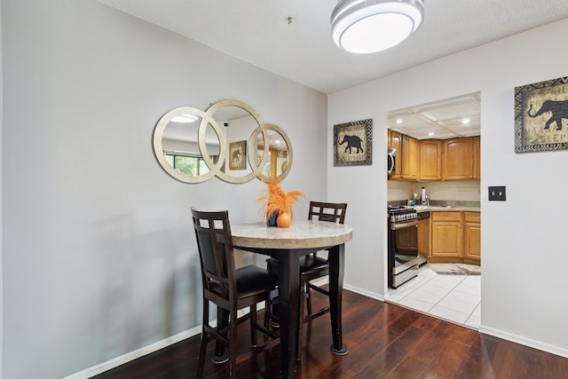 907 S Williams St Unit 206, Westmont, IL 60559 - dining room featuring wood finished floors and recessed lighting