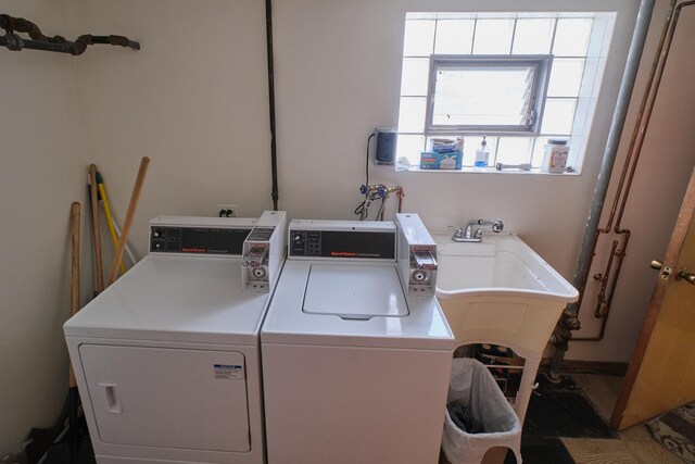 6101 N Elston Ave Unit 3E, Chicago, IL 60646 - laundry room featuring washing machine and dryer