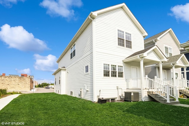 1 N Beverly Ln, Arlington Heights, IL 60004 - rear view of property with a lawn