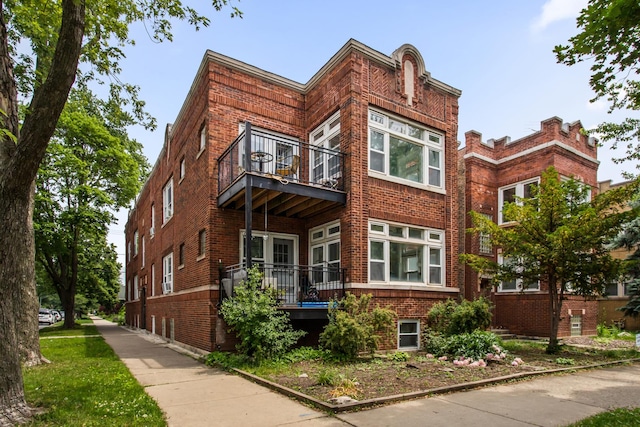 5353 W Belle Plaine Ave, Chicago, IL 60641 - photo 2