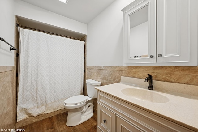 345 Catalpa Ave, Roselle, IL 60172 - bathroom featuring tile walls, vanity, wood finished floors, wainscoting, and curtained shower