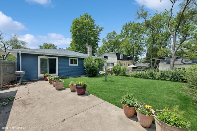 345 Catalpa Ave, Roselle, IL 60172 - view of yard with a patio