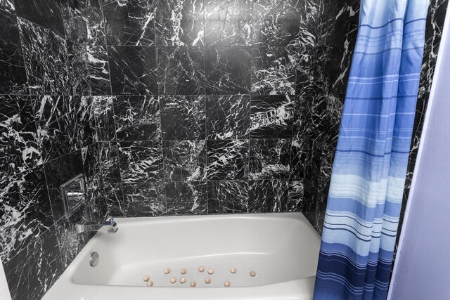 4567 N Merrimac Ave, Chicago, IL 60630 - bathroom with shower / tub combo