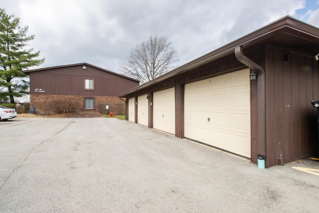 107 65th Lake Dr Unit 202, Westmont, IL 60559 - view of garage