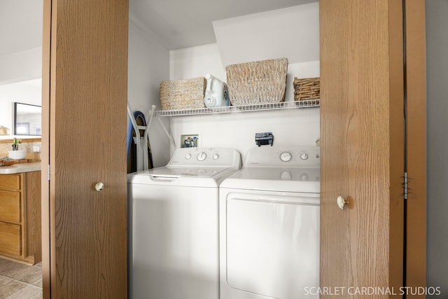 802 Symphony Dr, Aurora, IL 60504 - laundry room featuring washing machine and dryer