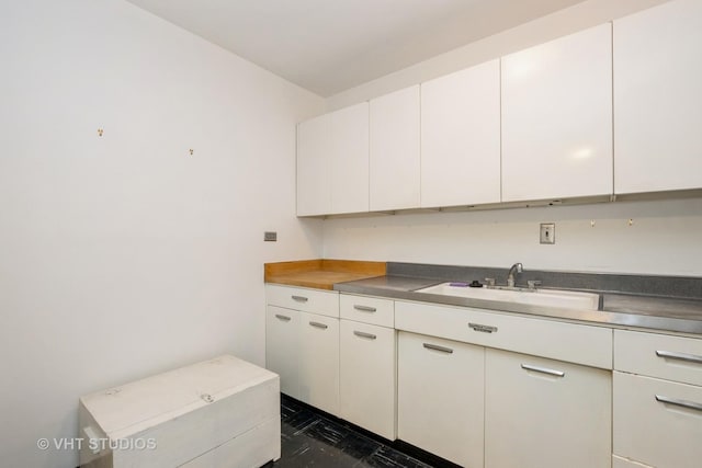 900 N Lake Shore Dr Unit 708, Chicago, IL 60611 - kitchen with white cabinetry