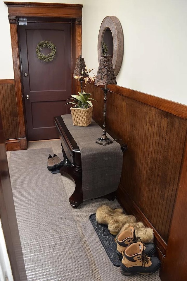 4623 N Beacon St Unit 3N, Chicago, IL 60640 - detailed view of a wainscoted wall and wood walls