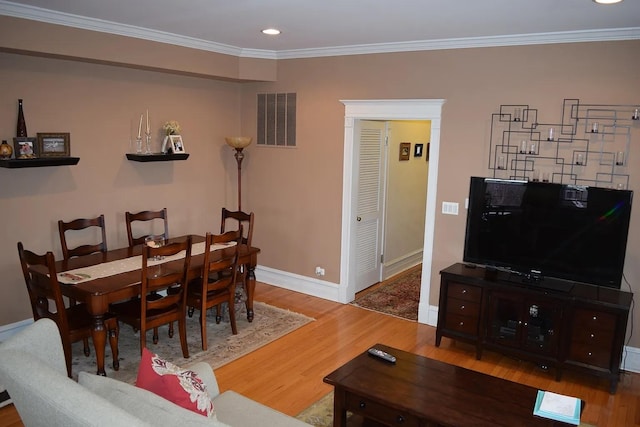 4623 N Beacon St Unit 3N, Chicago, IL 60640 - dining area with wood finished floors, ornamental molding, and recessed lighting