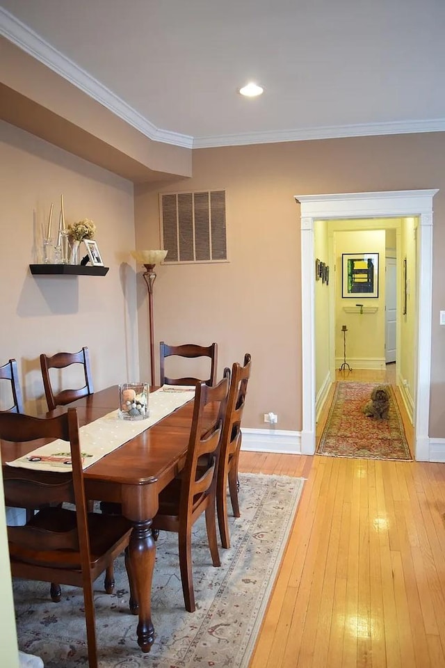 4623 N Beacon St Unit 3N, Chicago, IL 60640 - dining space with light wood-style floors, crown molding, and recessed lighting