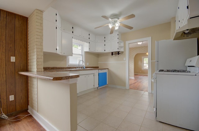 1318 N Prairie Ave, Joliet, IL 60435 - kitchen featuring white gas range, dishwashing machine, a ceiling fan, a peninsula, and under cabinet range hood
