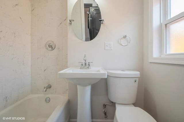 2155 N Mobile Ave, Chicago, IL 60639 - bathroom with toilet and washtub / shower combination