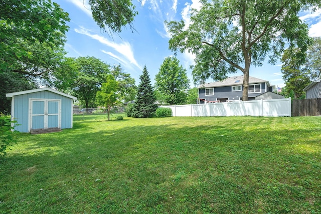 712 S Finley Rd, Lombard, IL 60148 - view of yard featuring a storage unit