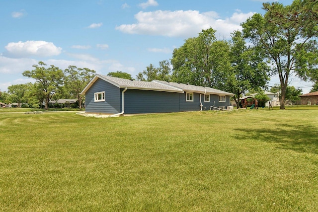 16301 Sherwood Dr, Orland Park, IL 60462 - rear view of house featuring a yard