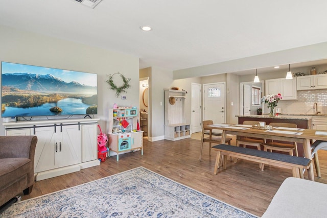 16301 Sherwood Dr, Orland Park, IL 60462 - living area with light wood-style flooring and recessed lighting