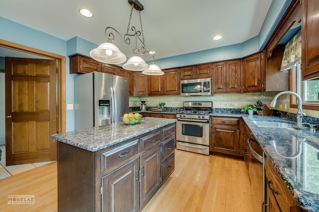3624 Eliot Ln, Naperville, IL 60564 - kitchen featuring stainless steel appliances, light wood-style flooring, backsplash, a kitchen island, and recessed lighting